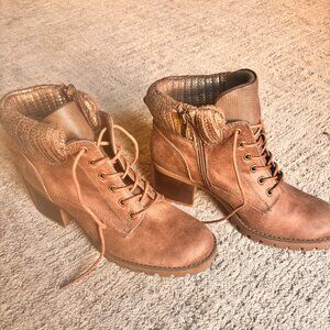 Women's comfortable brown heeled boots